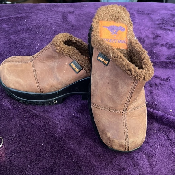 Pair of Rocketdog clogs. Suade Brown and lined with brown sheep. - Picture 4 of 4